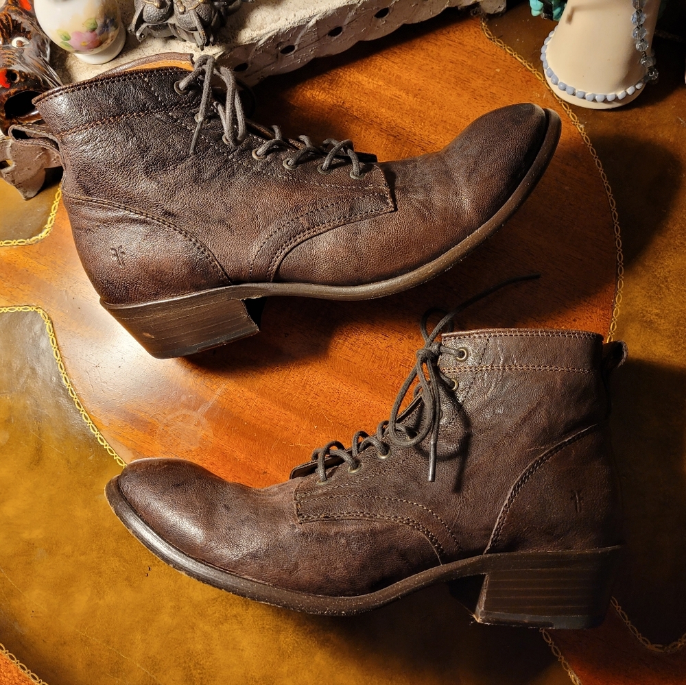 Frye Carson Dark Brown Lace Up Boots Size 8 1/2 Great Condition Discontinued